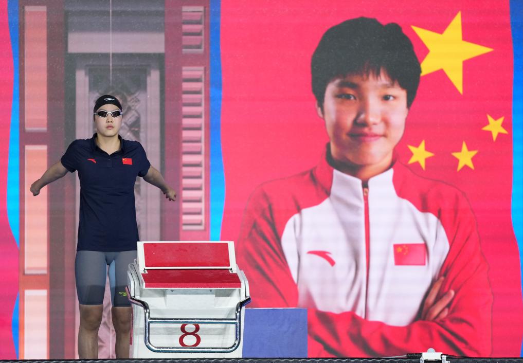 7月31日，中国选手于子迪在女子200米蝶泳决赛前。新华社记者 伍志尊 摄